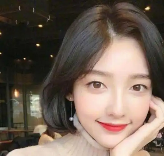 哪些短发发型特别显气质?