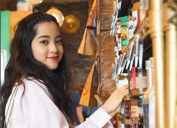 和公司合约将将期的杨紫被多家公司看好,杨天真向她抛来橄榄枝_娜娜