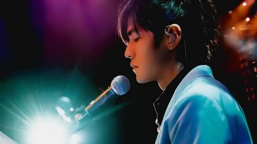 周杰伦巅峰时期太可怕!首首都是"王炸"!凭《七里香》走向世界