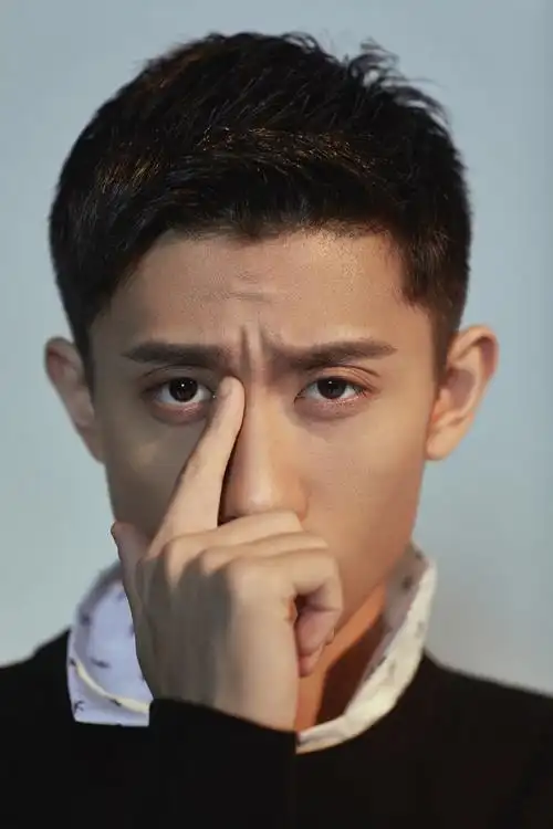 张一山帅气写真图片18