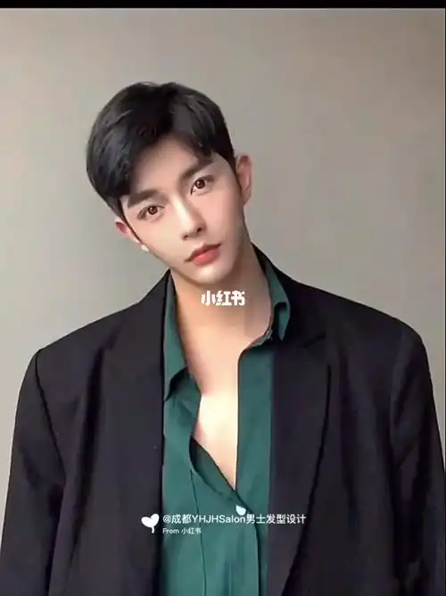 男生三七侧分发型,型男必备发型