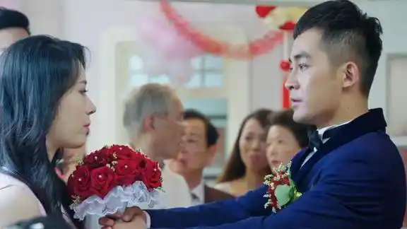 风光大嫁丈母娘要五十万彩礼隋然大怒当场向未婚妻闺蜜求婚