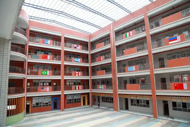 灵格风中英文学校:特色课程太多,你怎么选择?