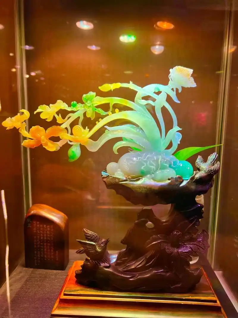 中缅雷氏翡翠带您欣赏顶级珍藏传世翡翠艺术|||地球上几亿年的孕育,玉