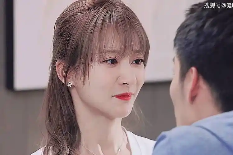 他在逆光中告白傻白甜女主的霸道男朋友历总太霸气了