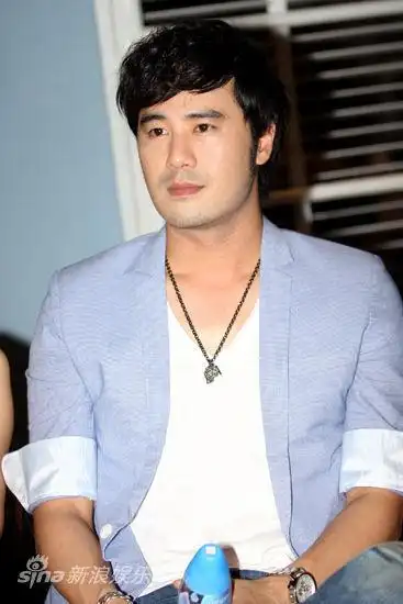 白凯南,徐洁儿,陈亦飞,冉倩和该剧导演孙金辉出席,神秘嘉宾蔡康永送来