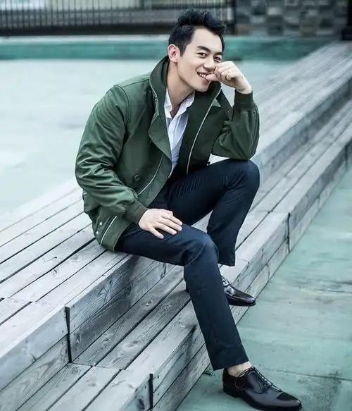 演员朱亚文错过初恋后转身娶了沈佳妮婚后拒绝一切女性