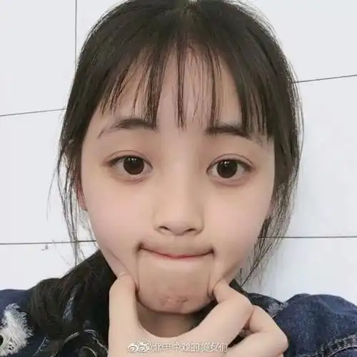 大眼睛很漂亮,绝对的美人胚子!