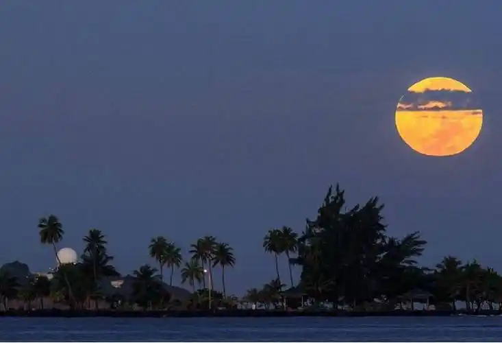 盘点世界各地超级月亮壮观美景