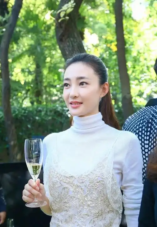 素颜美女王丽坤