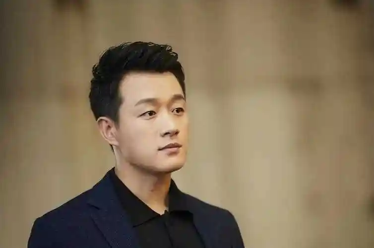 娱乐圈"最强师生恋",让老师8年生3孩子,现一家五口其乐融融_佟大为