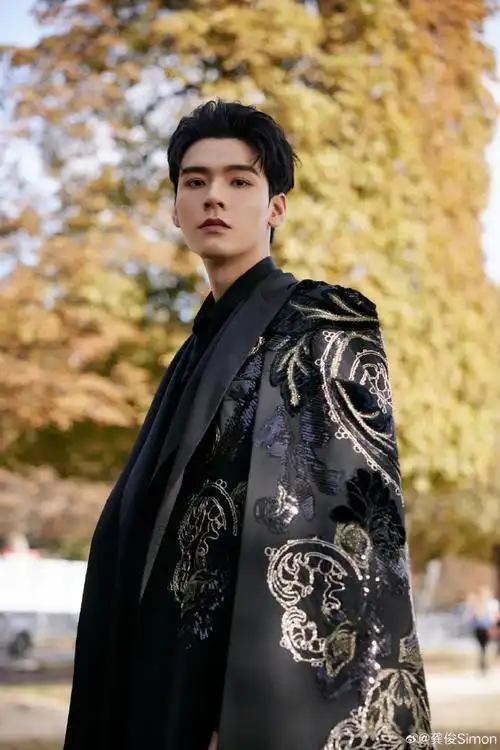 身高八块腹肌九头身黄金比例颜值第一梯队的第一梯队的神颜龚俊@龚俊