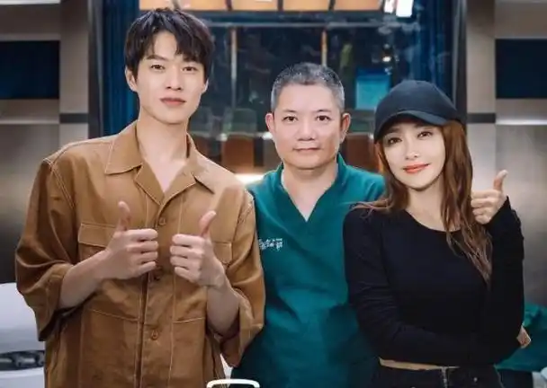 秦岚魏大勋恋情曝光#在瞬息万变的娱乐圈中,爱情总是如蜉蝣般短暂让