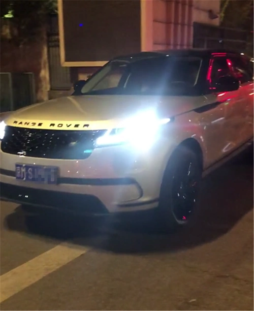 58万路虎星脉现北京深夜本不会注意但女车主打扮实在太酷了