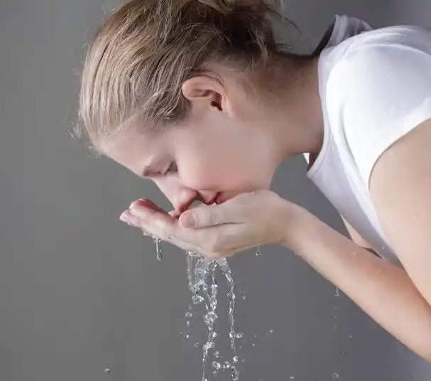 冬季皮肤干燥怎么补水保湿,三大妙招来保湿|防晒|洗面奶|防晒霜_网易