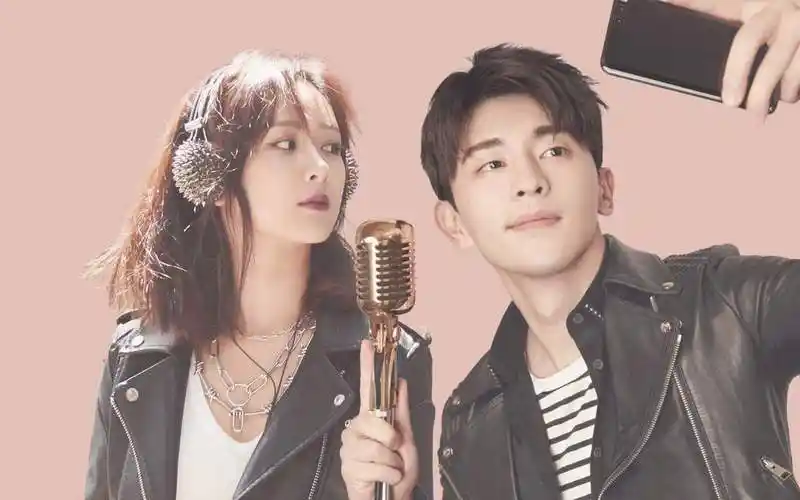 杨紫和好兄弟邓伦拍策划大片,相比赵丽颖同款,这对拍摄深得人心_陈漫