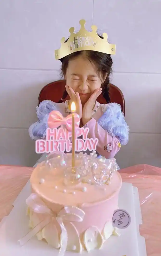 生日快乐宝贝.今天你过生日点上蜡烛许愿你虔诚地双手交握闭 - 抖音