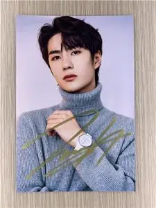 『冲冠』团体uniq成员王一博亲笔签名照片23款热门照无仿无印刷