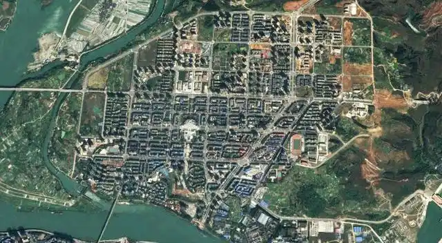 从卫星影像看世界,今天让我们来看看重庆市的潼南区.