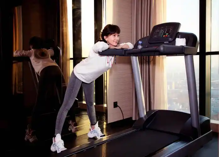 1月30日,赵雅芝发布微博,晒出自己的健身照片,引来众多粉丝关注.