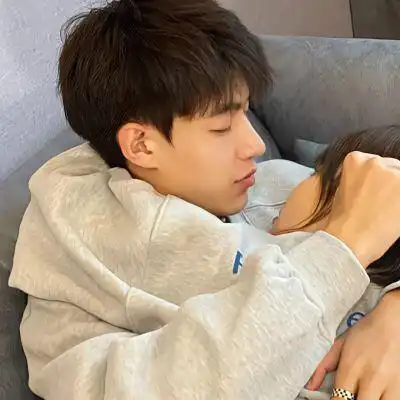 特别虐狗的情侣头像一人一张真人