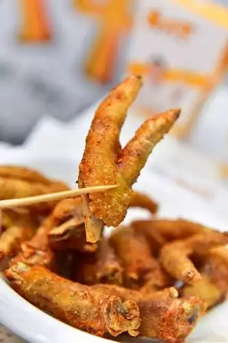 卤人甲点单量超高的明星单品——黄金炸鸡爪,镇店之宝!绝对的超人气!