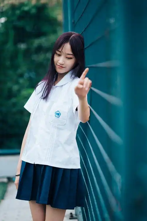 可爱的校服女生