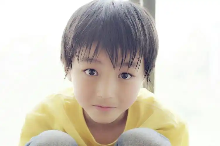 tfboys王俊凯,小时候.土豆凯.萌萌哒~ 里的眼睛最大最亮最好看啦!