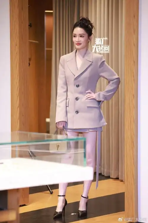 李沁纯色西装套装##李沁西装裙