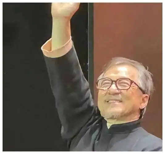 成龙最近的照片上网后引发了轩然大波,大家议论纷纷,哎呀