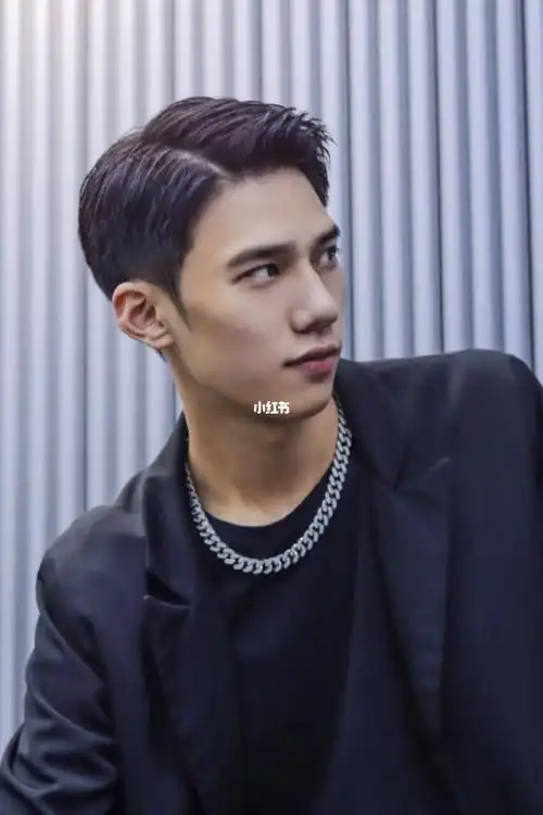 港风三七分发型分享