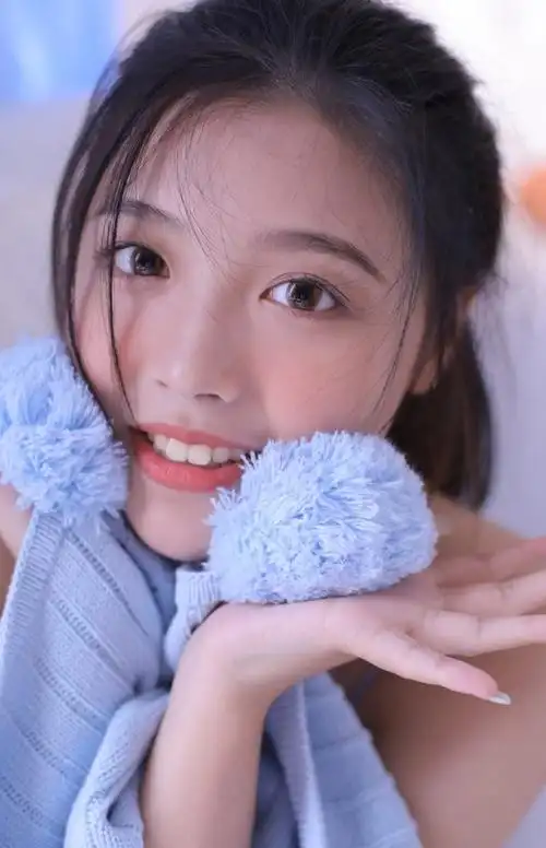 性感美少女肌肤粉嫩白皙写真图片