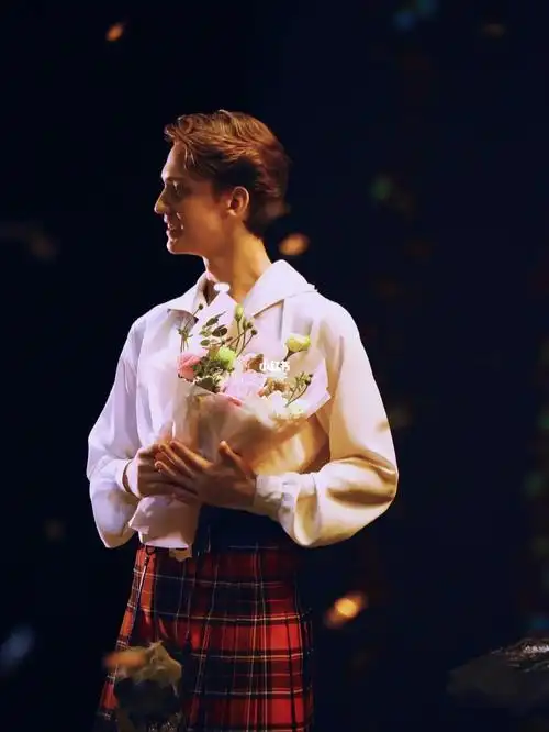 芭蕾美少年朱利安麦凯