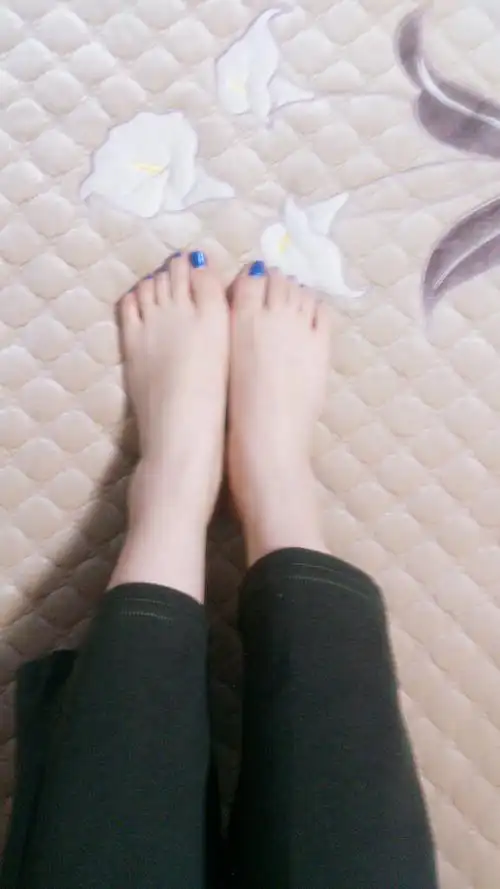 快来看我的脚丫欸