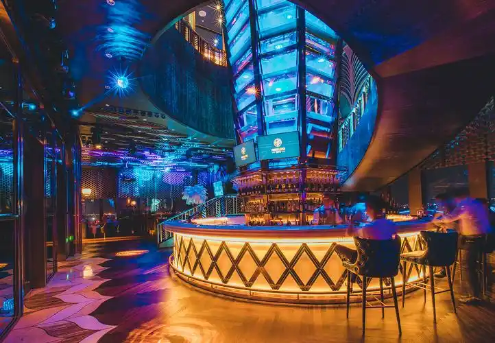 曼哈顿曼哈顿是一个颇为值得推荐的地方,这是成都最高餐厅与酒吧之一