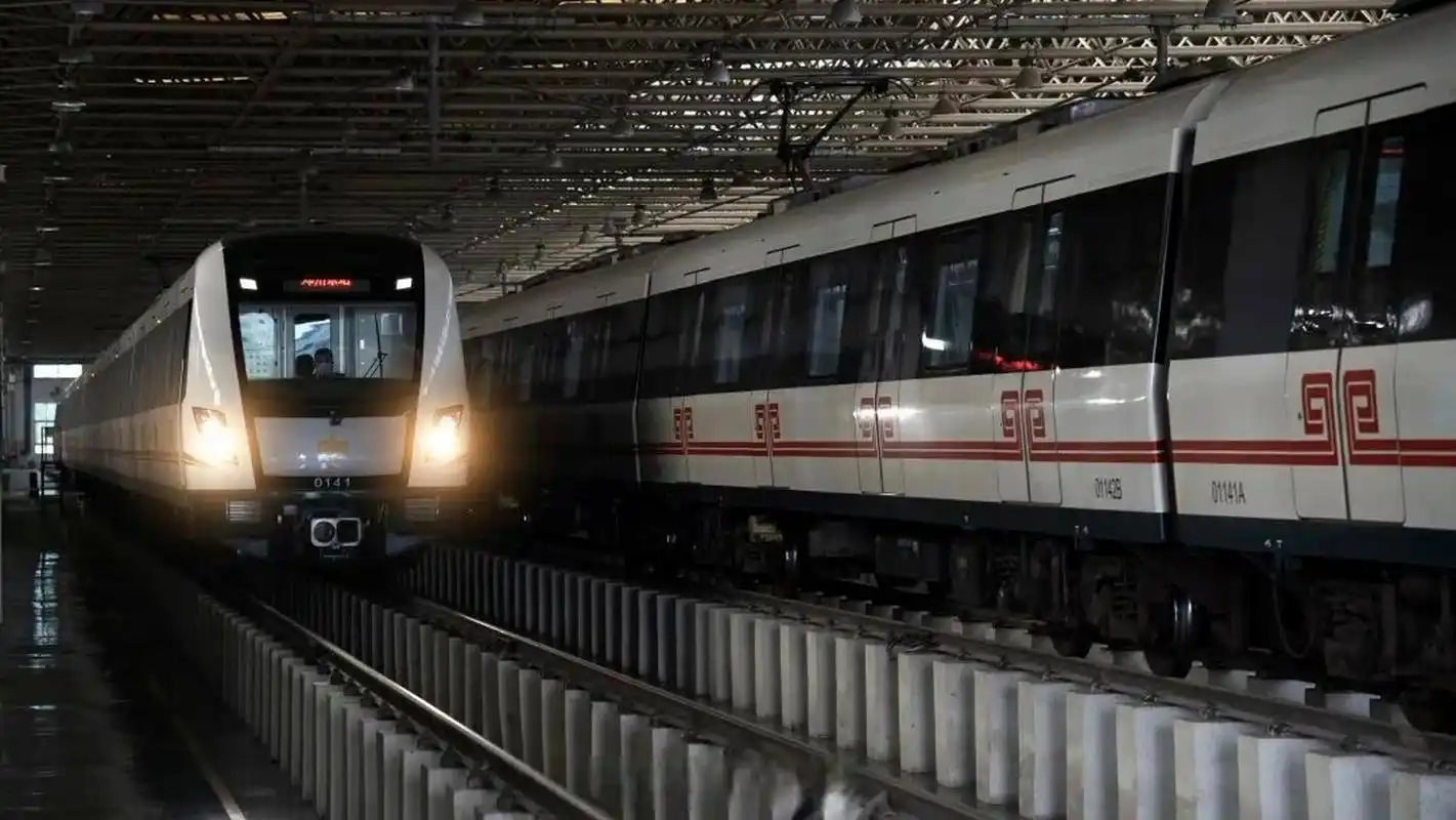 郑州地铁1号线延长运营时间#】6月21日起,推出地铁1号线"追梦列 ""