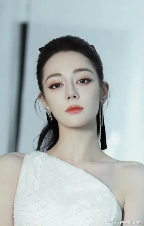 迪丽热巴超话#迪丽热巴周放#dlrb#和迪丽热巴点亮微博之夜#    你简直