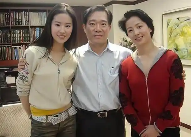 点击关注,每天都有名人故事感动您!