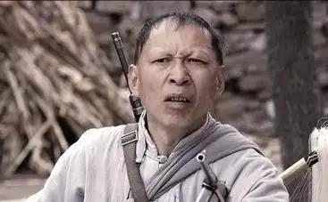 回顾人丑还穷娱乐圈这5位丑男演员娶的老婆个个貌美如花