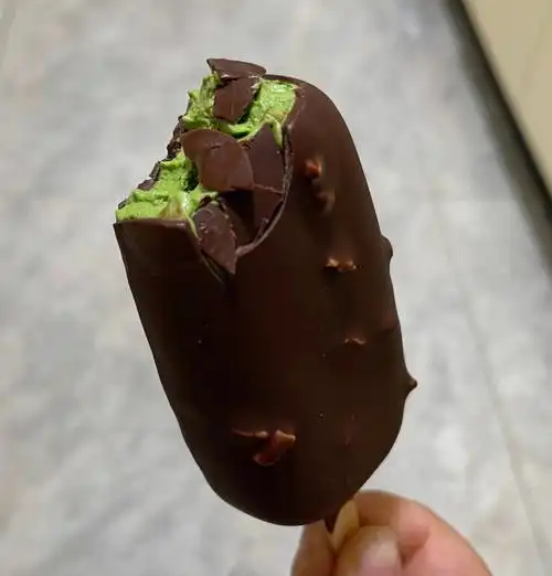 抹茶巧克力脆皮雪糕甩梦龙几条街