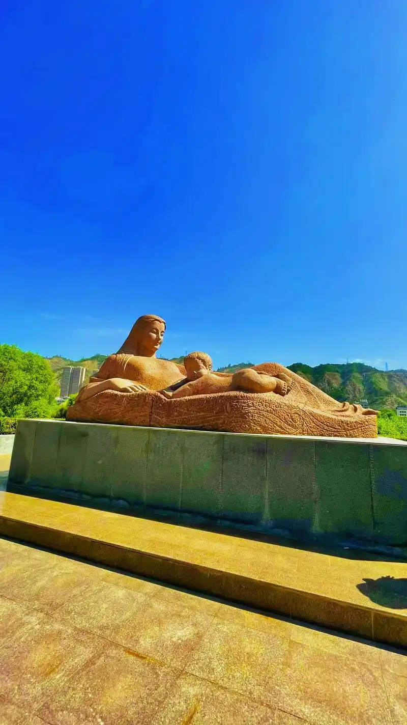 抖音图文来了 黄河母亲雕塑 寓意深刻 源自甘肃彩陶的原始图 - 抖音