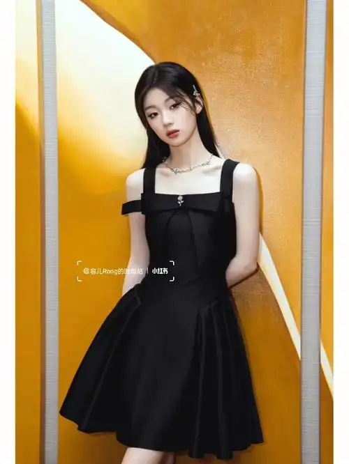 单依纯简约小黑裙