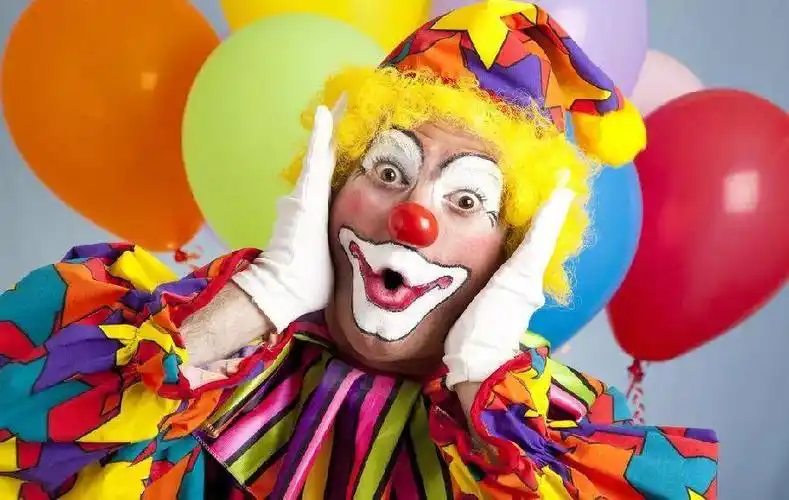 入住园景房,坐享海鲜自助餐 大连鲜鲍,观赏咏春表演 小丑滑稽秀,免费