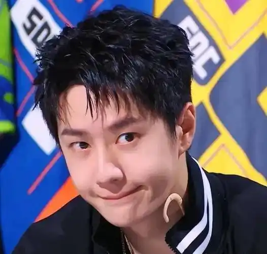 为什么王一博的表情包如此丰富多彩(表情包大全)