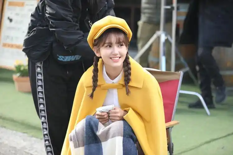 somi双马尾双丸子头