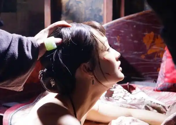 《白鹿原》拍摄时,李沁和何冰有场亲密戏,二人在炕上足足40分钟