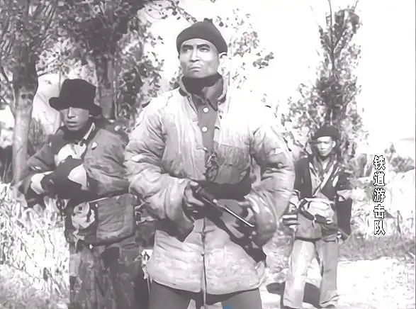 老电影《铁道游击队》,鬼子用"捷克式"和驳壳枪,原来并非穿帮