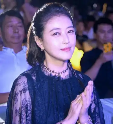 曝周海媚身世显赫,母亲丧女悲痛不已,上亿遗产将被家人瓜分