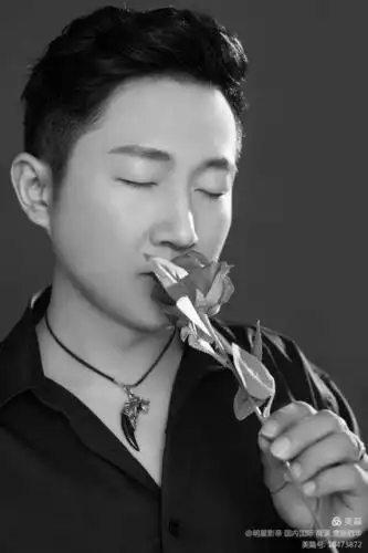 中国内地男歌手高五强