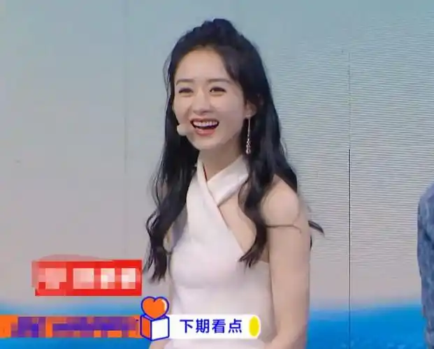 赵丽颖上《快本》毫无偶像包袱,当众整理衣服,身材瘦到让人心疼|综艺